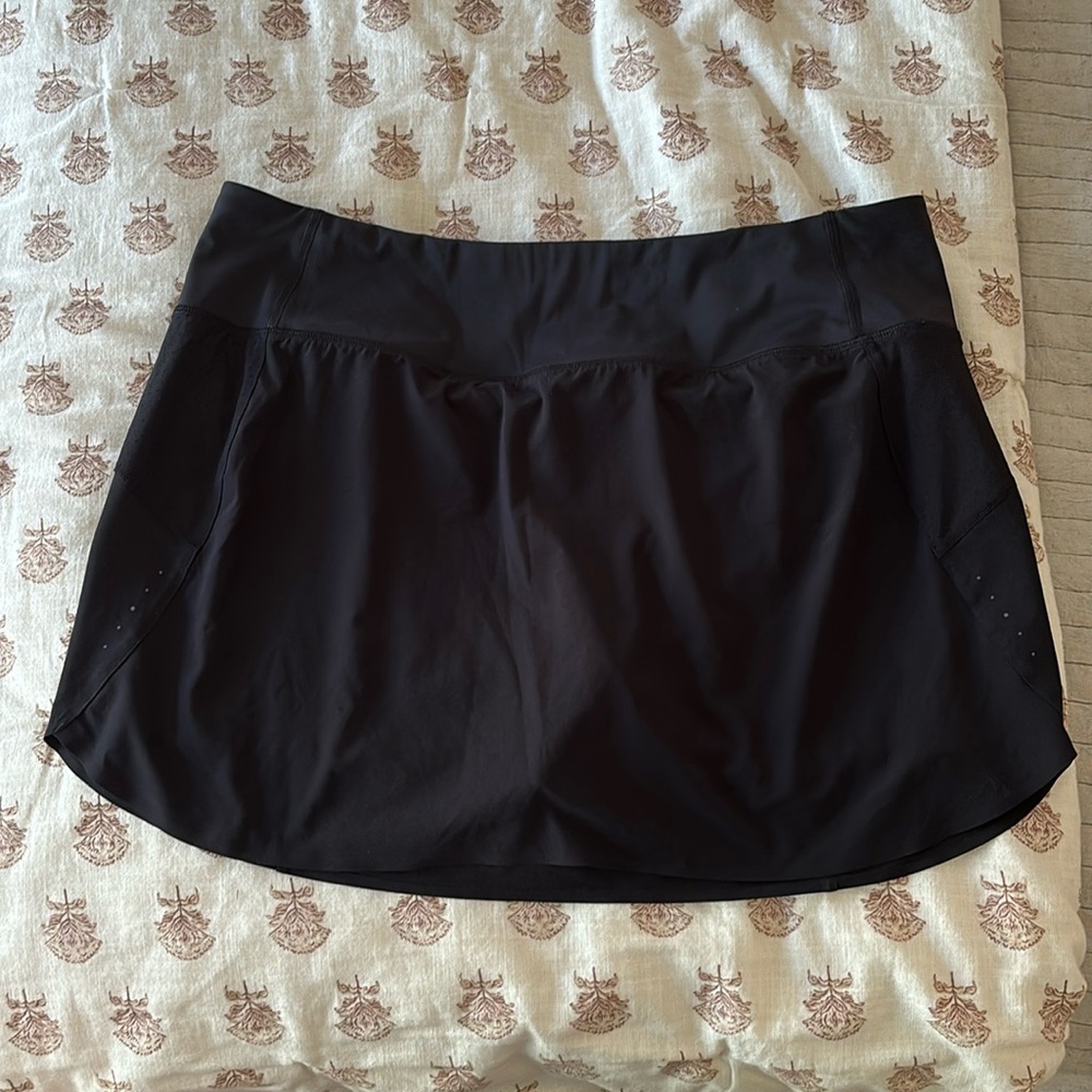Athleta run with it skort- size L. Excellent condition